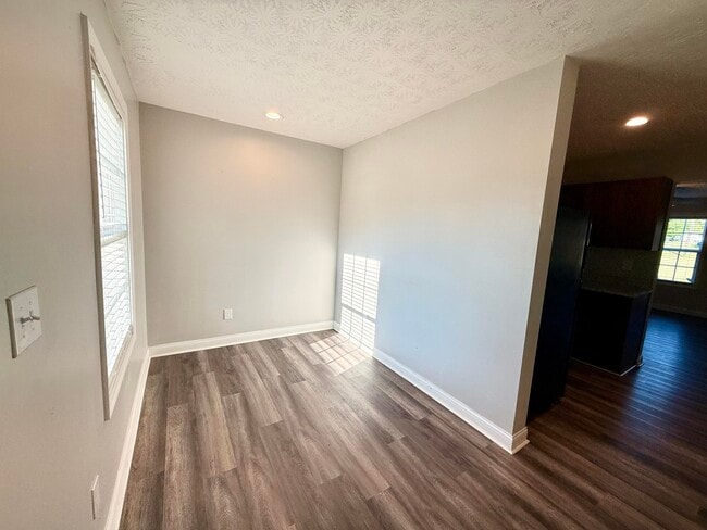 Photo - 250 Hycliff St