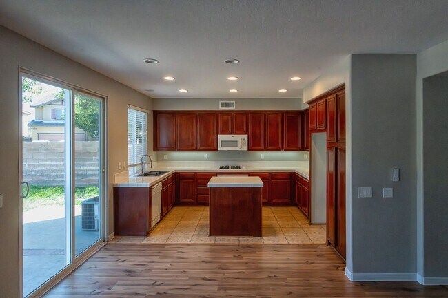 10278 Coral Ln