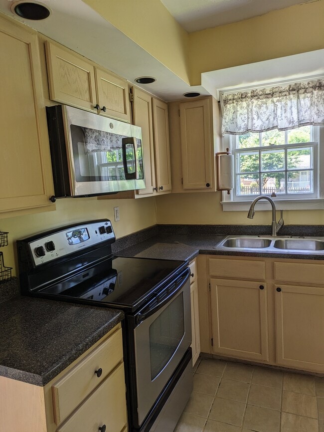 Photo - 306 Colonial Dr