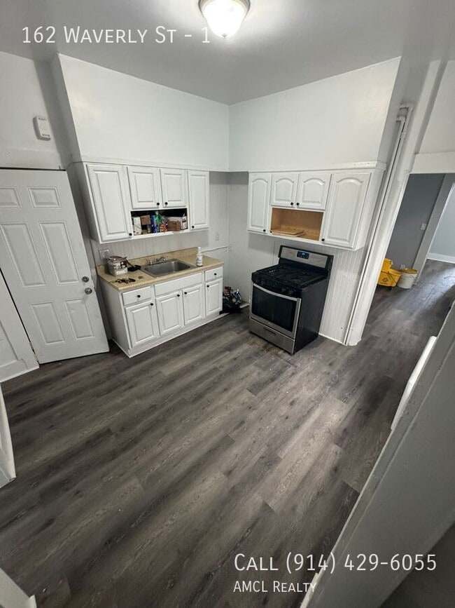 Photo - 162 Waverly St Unit 1