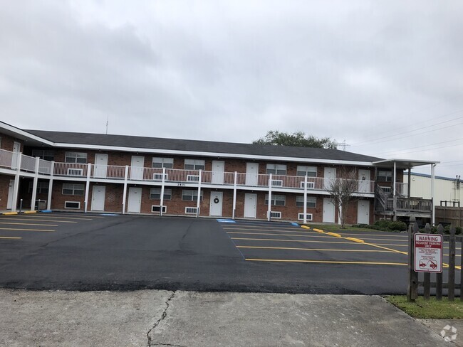 Building Photo - 2801 Huey P Long Ave Unit 105 Rental