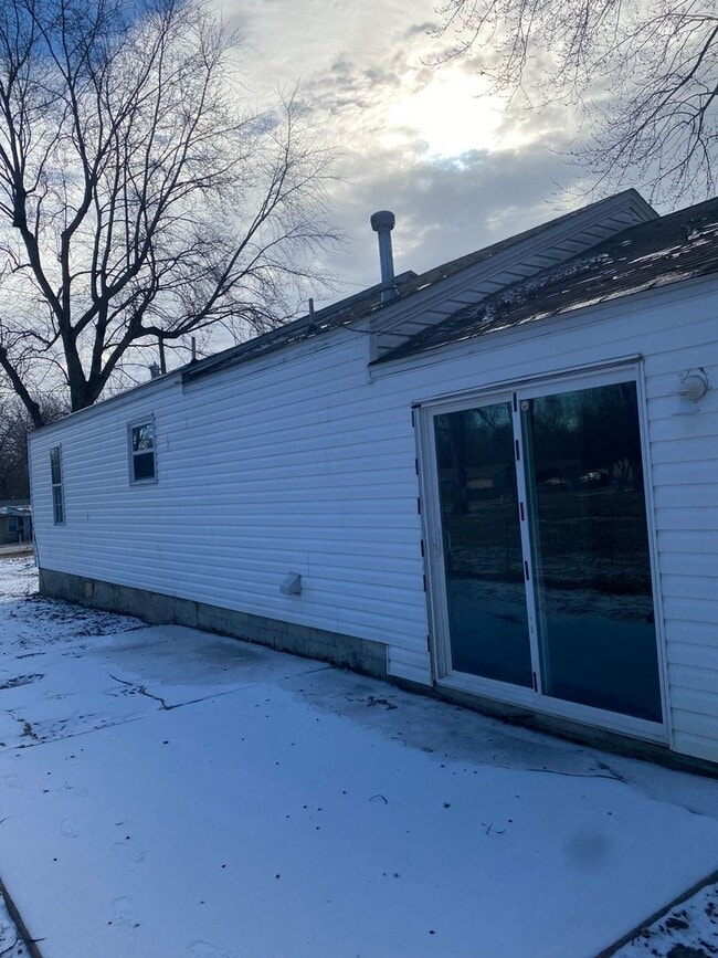 Photo - 601 N Fulbright Ave