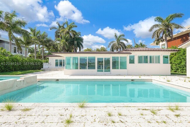 205 N Hibiscus Dr