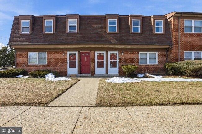 Building Photo - 1242 Liberte Ct Unit Burlington Condo