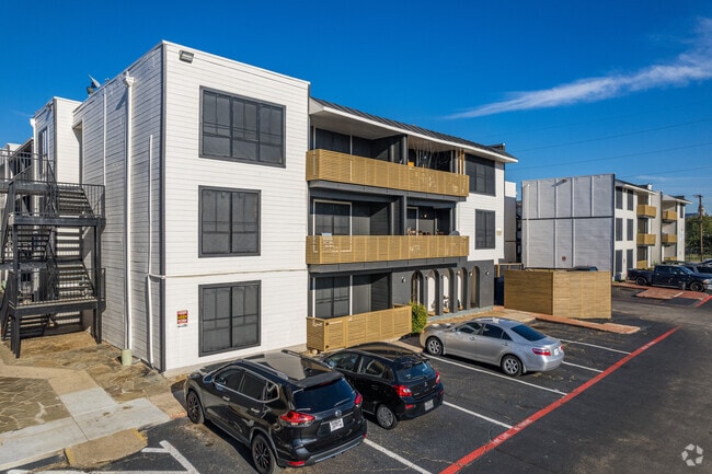 Photo - Parea Oak Lawn