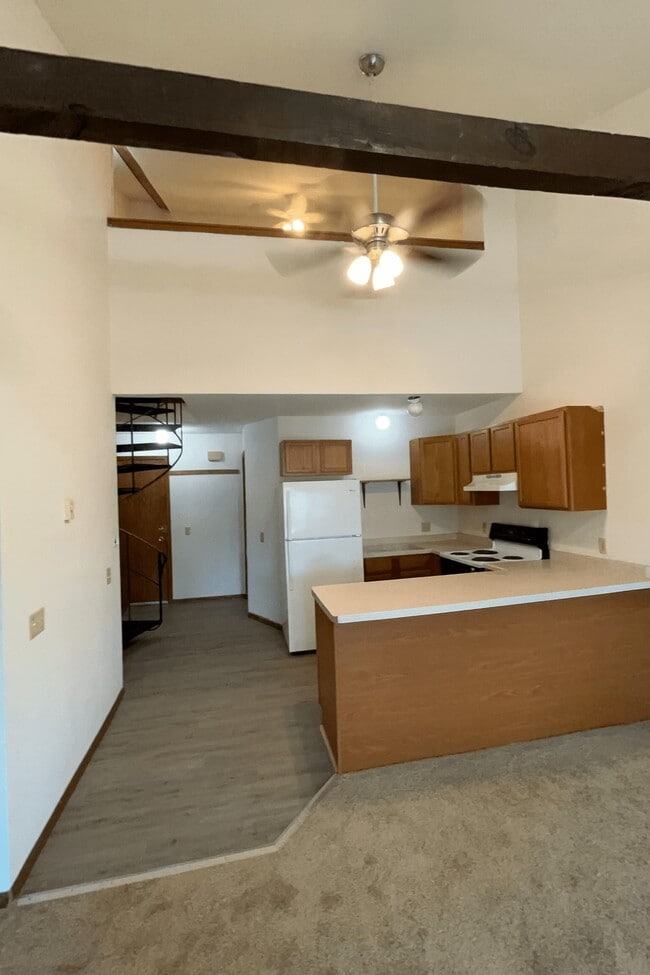 Photo - 421 W Doty St Unit #3