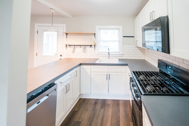 Photo - 2931 Glenwood Ave SE