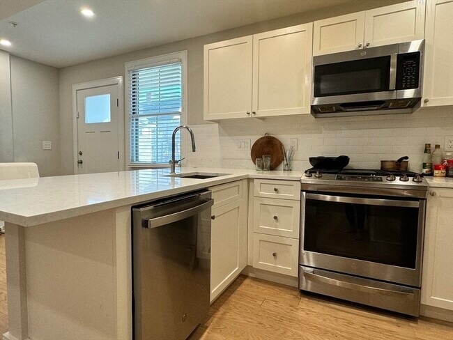 Photo - 13 Greylock Rd