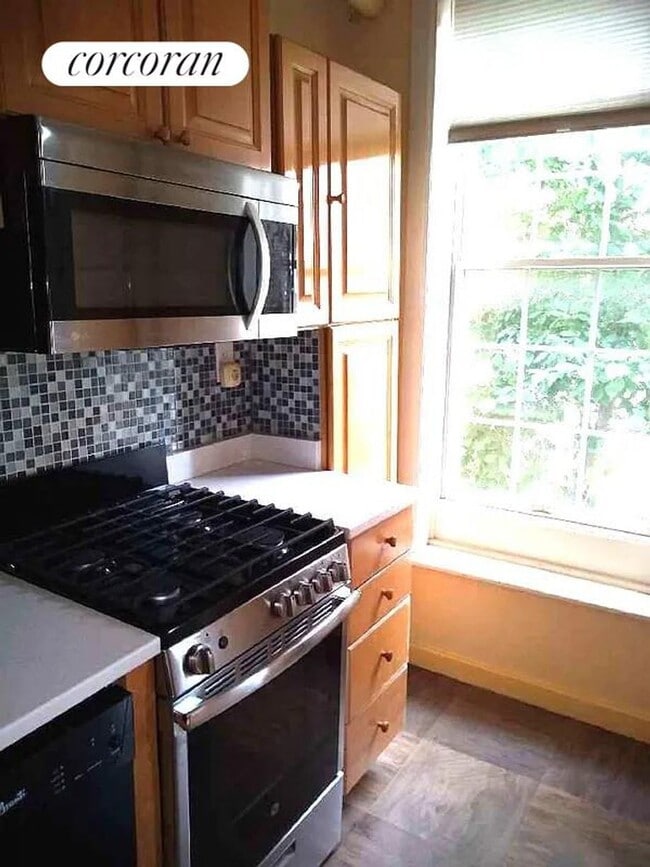 Photo - 530 Carlton Ave