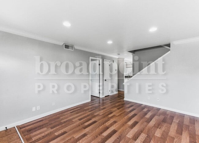 1423 N Broadway