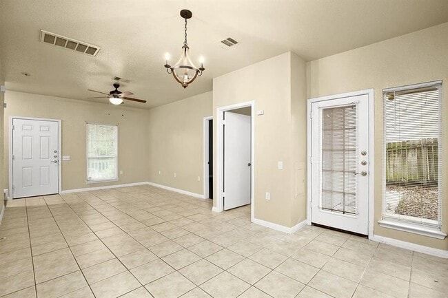 Photo - 1812 Maple Ave