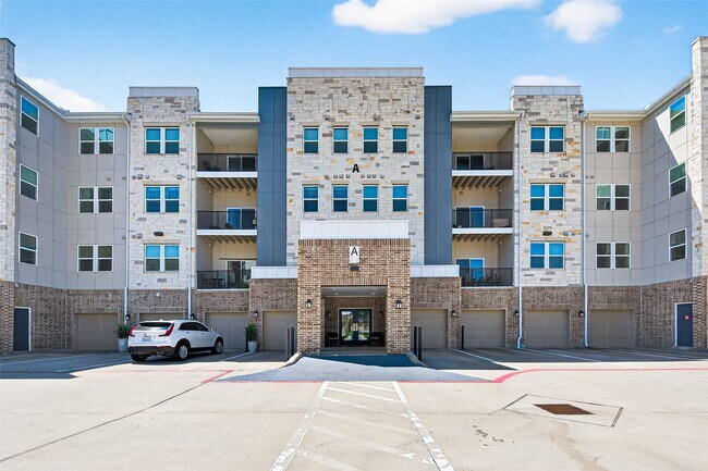 Building Photo - 6804 Westview Dr Unit 1207 Rental