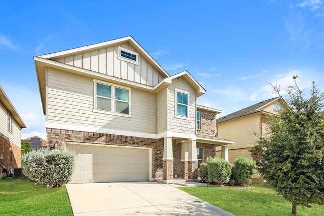 Photo - HUGE 4 BEDROOM 3.5 BATHROOM HOUSE- ONLY 7....