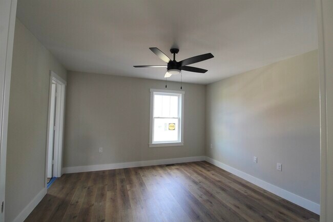 Photo - 385 Effinger St