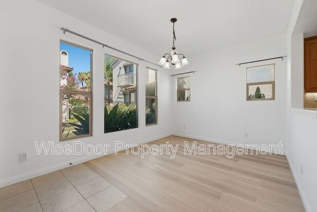 Photo - 1087 Waterfall Way