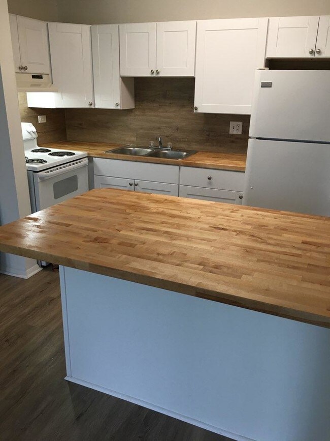 Crossroads Apartments For Rent in Sauk Village, IL