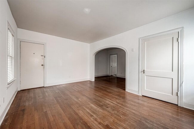 Photo - 1111 Banks St Unit 3