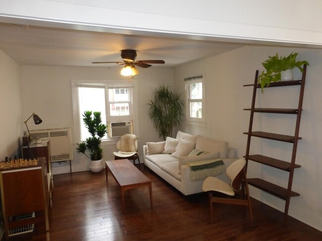 Living room - 1533 Maltman Ave Unit 1533