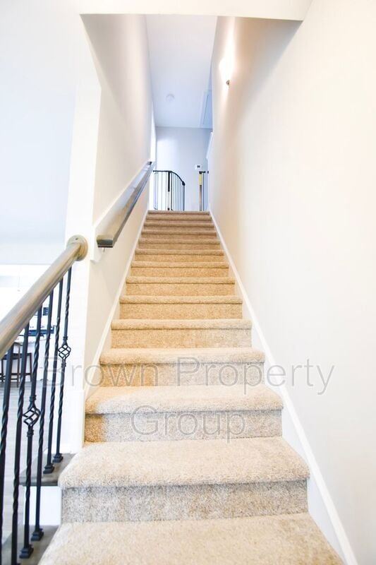 Photo - 517 Rempstone Ln