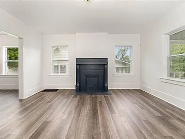 Photo - Charming Fully Renovated Cottage Minutes from Downtown!