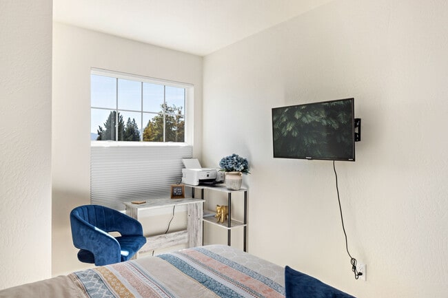 Photo - 1019 SW J St