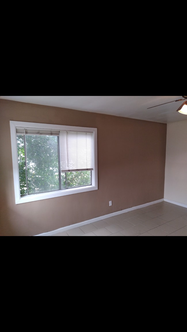 Nice single on King Ave. in Maywood with tile floors throughout - 5807 King Ave Unit 5807 King Ave