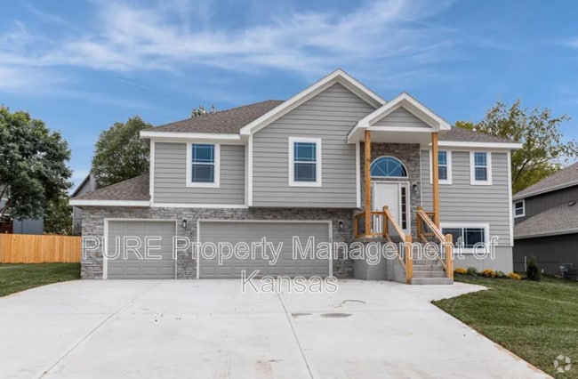 Building Photo - 4766 Lakecrest Dr Rental