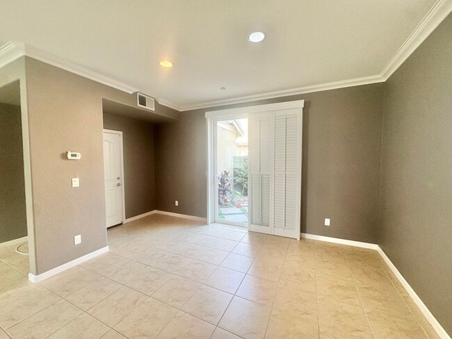 Photo - 72 Crystalwood Cir