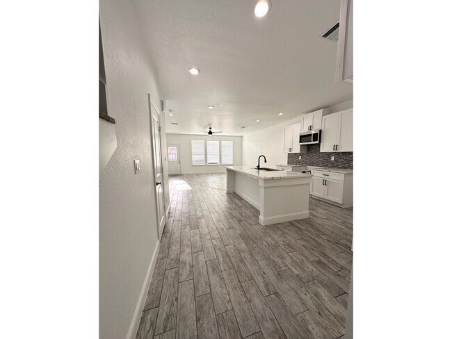 Photo - 7710 Darnay Dr