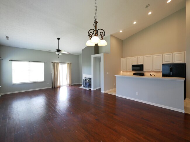 Photo - 16841 Loch Cir
