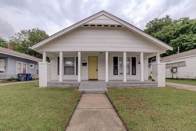Building Photo - 2 Bedroom 2 Bath Home Near TU!
