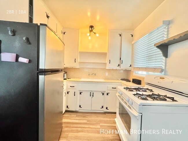 Building Photo - 12429 Chandler Blvd