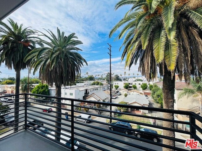 Photo - 14612 Calvert St Unit 302