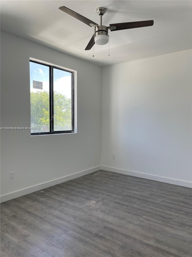 Photo - 932 SW 10th St