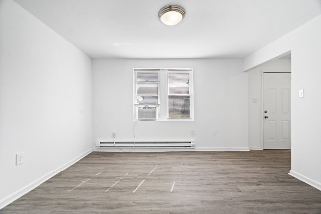 Photo - 102 S West St Unit 2