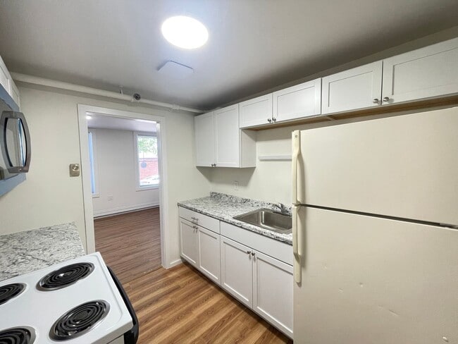 Building Photo - 251 Pine St Unit 101