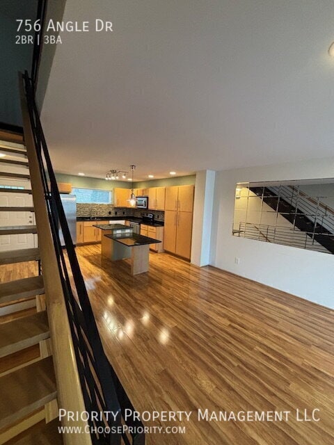 Photo - 756 Angle Dr