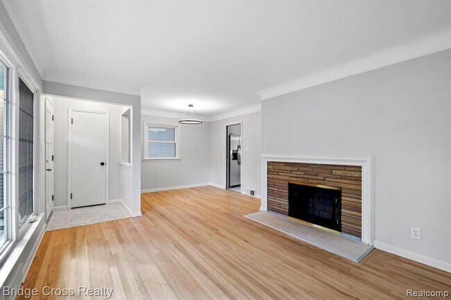 Photo - 2614 Essex St