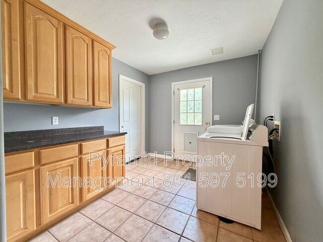 Photo - 961 Golden Pheasant Dr