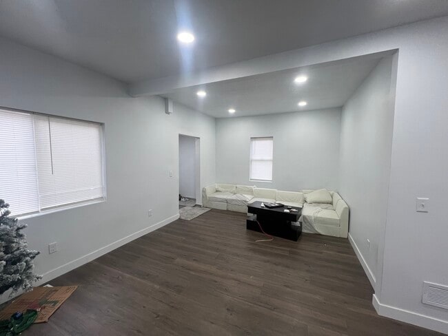 Photo - 3105 6th Ave