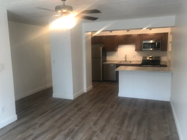 Photo - 144 Oneida St Unit 4