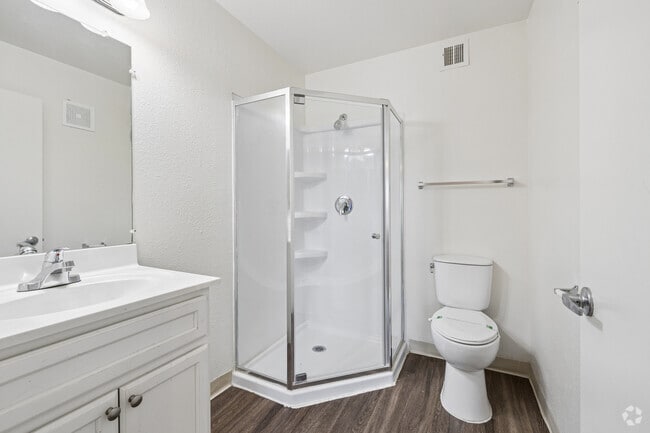 3BR, 2BA - 1,008SF - Primary Bathroom