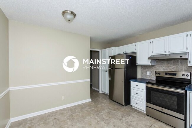 Photo - 3 Bedroom Pet-Friendly Home in Charlotte, NC with Main Street Renewal