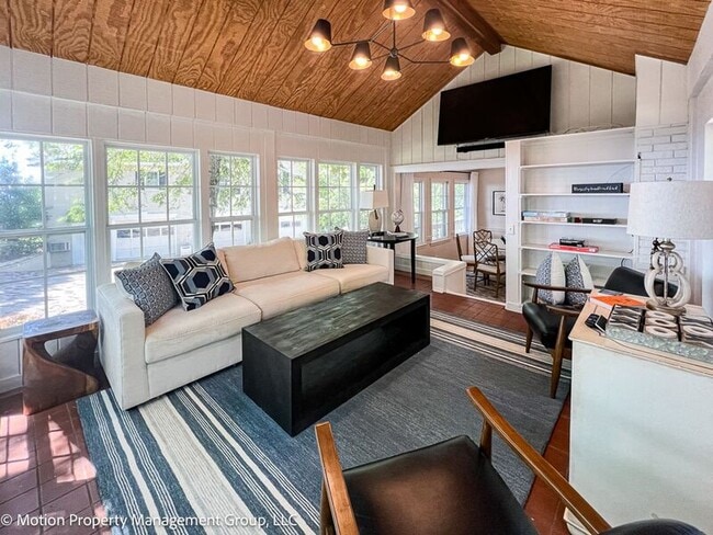 Photo - 123 N Palisades Dr