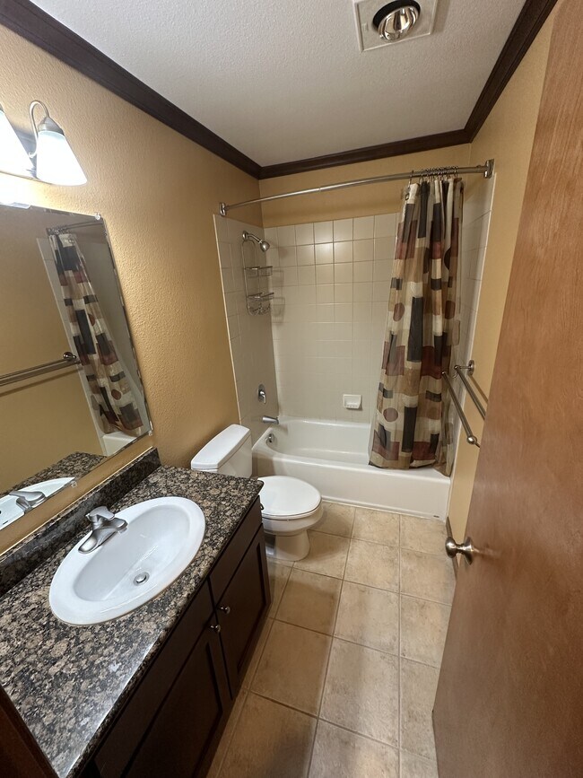 Photo - 920 NW Naito Pkwy