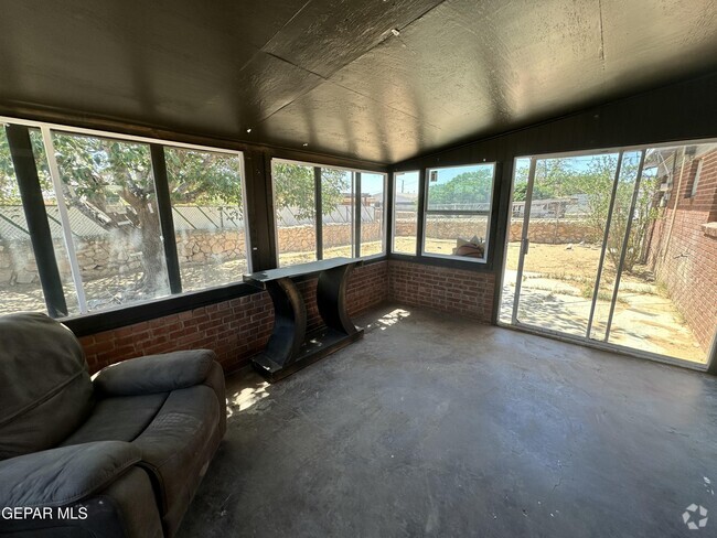 Building Photo - 10336 Windsor Dr Rental