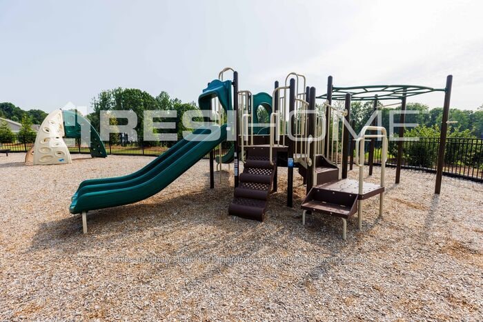 Photo - 7430 Eaveswell St