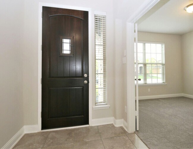 Photo - 8218 Oxbow Manor