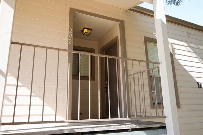 Photo - 202 Lakeview Terrace Unit H