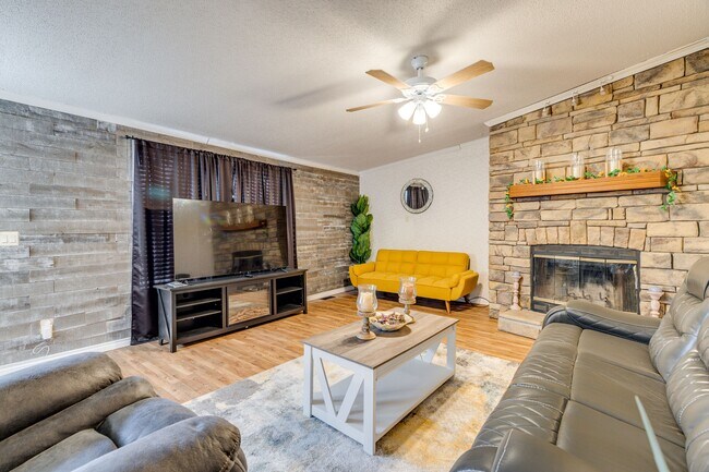 Photo - 9427 Syble Dr